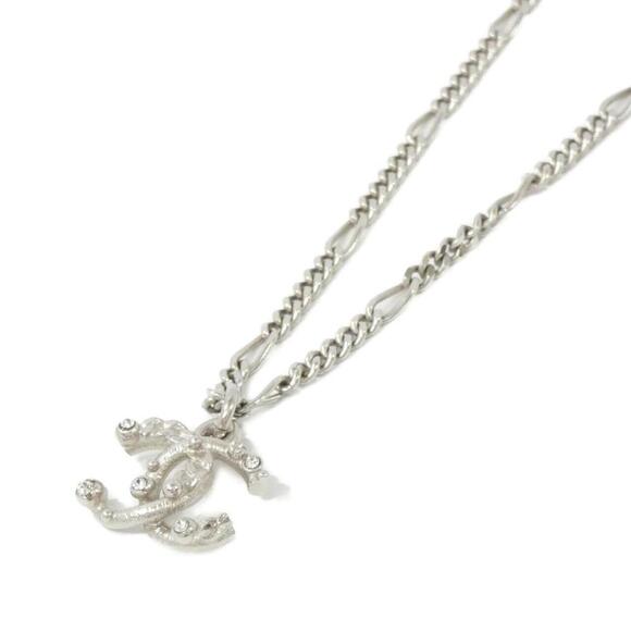 CHANEL White Necklace - Picture 1 of 6